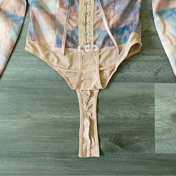 PrettyLittleThing Bodysuit NEW Renaissance Cloud Print Corset Closure US 2 - Picture 8 of 11